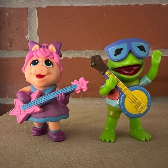 Disney Muppets Muppet Babies PVC Figure Kermit The Frog Miss Piggy Rock N Roll - Picture 5 of 5